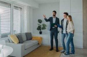 Sélection du bon agent immobilier pour la vente de votre maison : Conseils clés